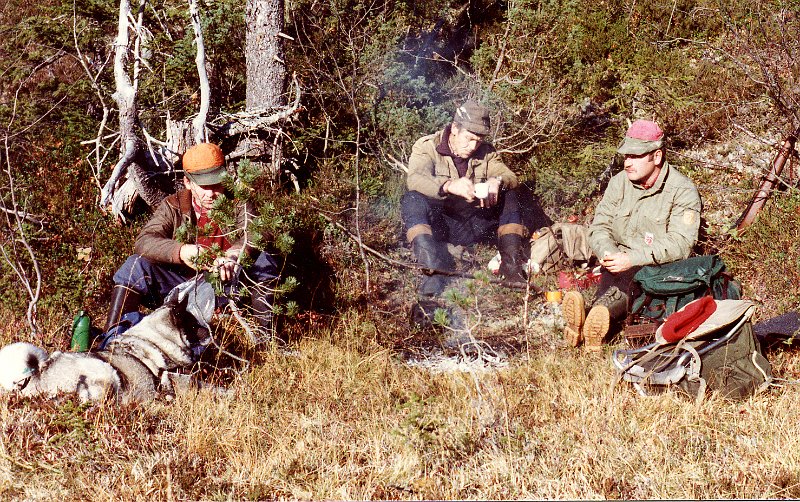1982 kaffekok ved Kalvposten.jpg - Kaffekok ved Kalvposten siste jaktdag